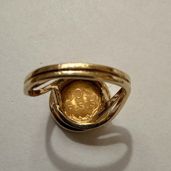 14K Yellow Gold Dos Pesos Coin Ring Vintage Design - Picture 2 of 4